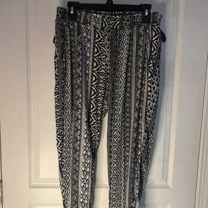 American Eagle patterned pants